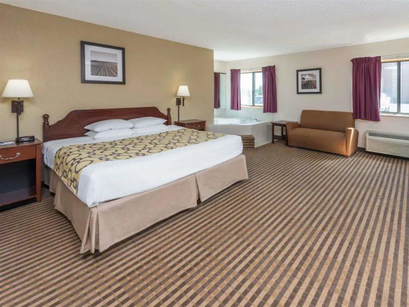 Hotel Baymont By Wyndham Metropolis Exteriér fotografie