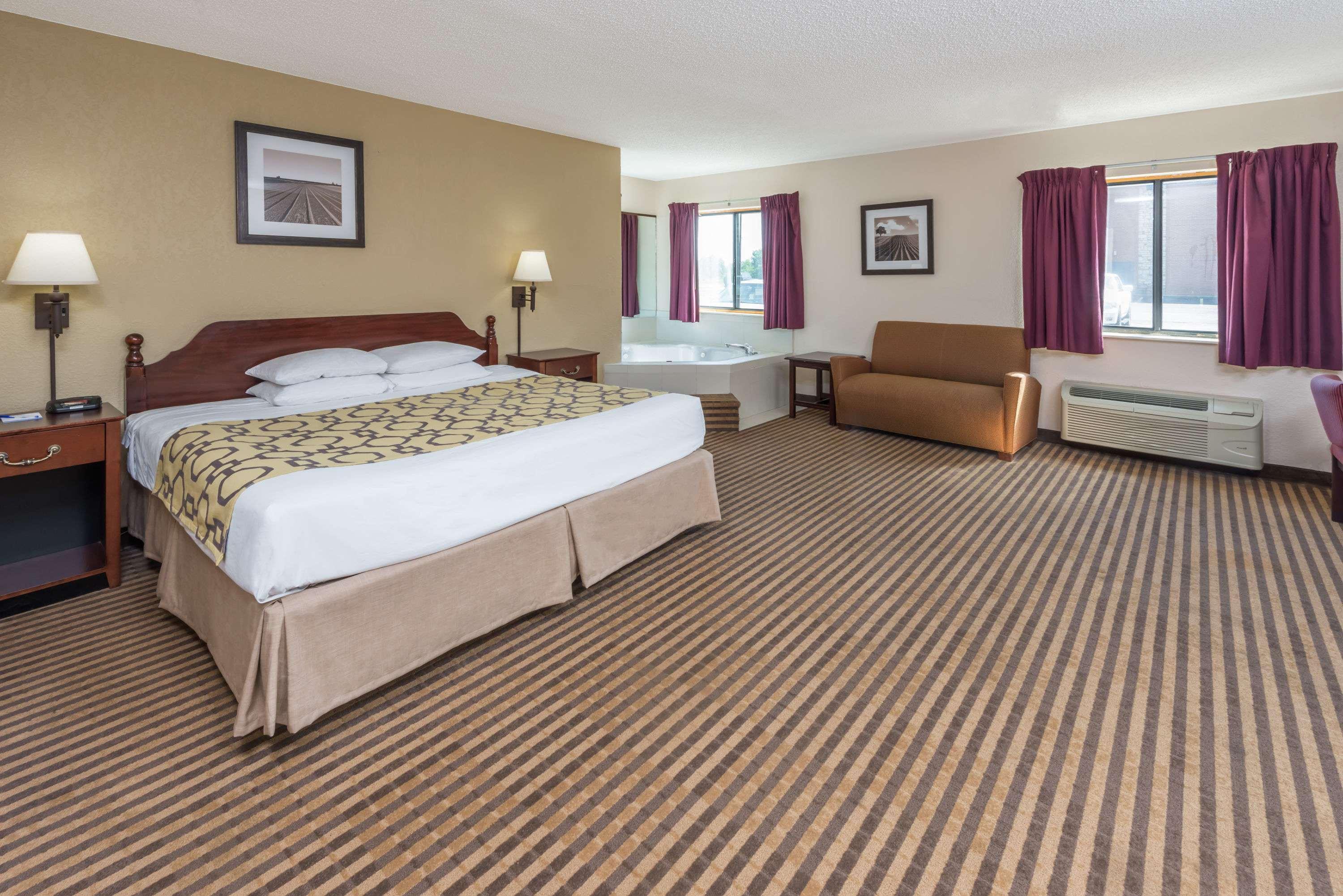 Hotel Baymont By Wyndham Metropolis Exteriér fotografie